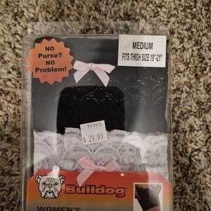 Women's Black and White Lace Garter